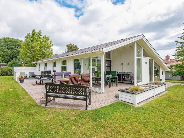 Ferienhaus für 8 Personen, mit Whirlpool und Terrasse sowie Garten und Sauna in Pøt Strandby - 2