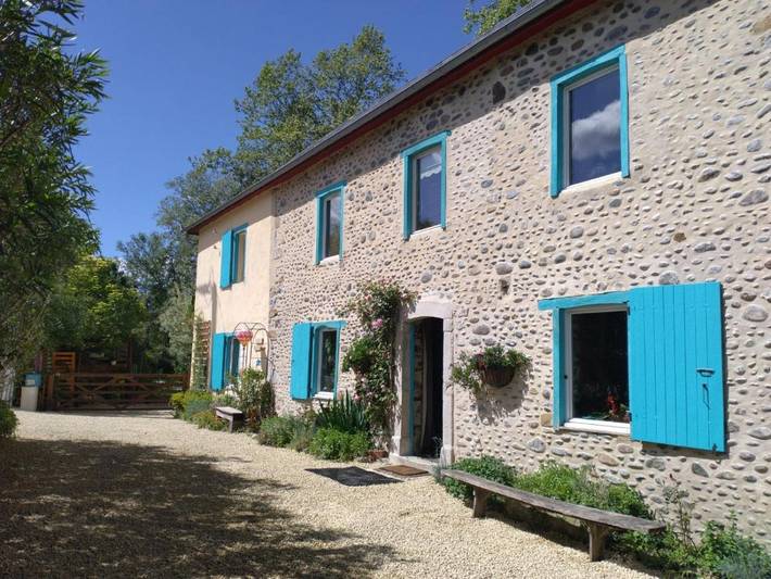 Gîte pour 7 personnes, avec jardin ainsi que jacuzzi et piscine à Charritte-de-Bas