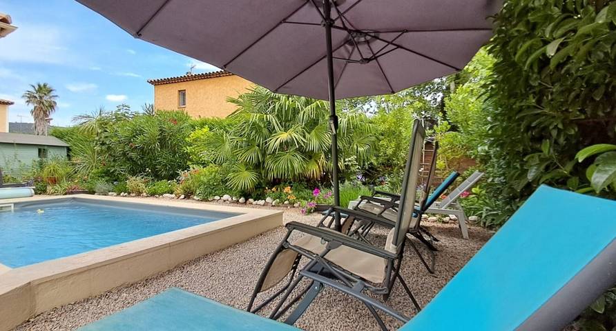 Guest Rooms 'Le Paradis' with Shared Pool, Wi-Fi and Air Conditioning in Le Luc, Draguignan region