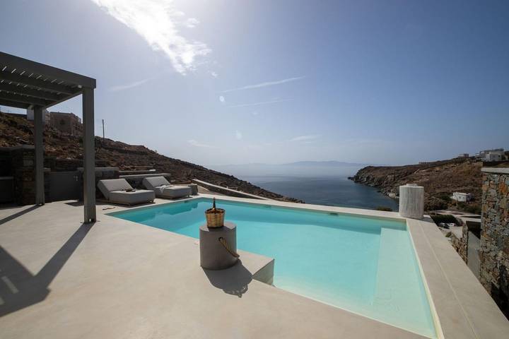 Villa for 4 people, with terrace, child-friendly in Tinos