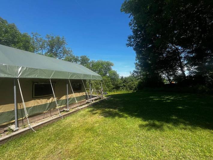 Tente pour 5 personnes, avec Terrasse et Jardin ainsi que Piscine et Vue