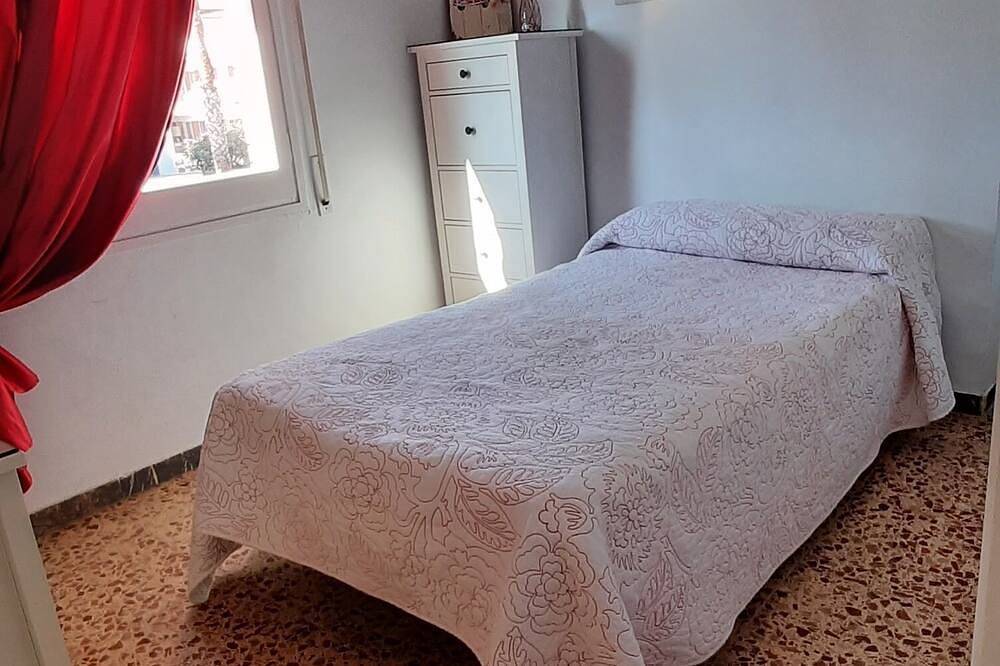 Ganze Wohnung, Ferienwohnung 6 Personen sonnig mit Pool in Platja de Castelldefels (Gavà), Castelldefels