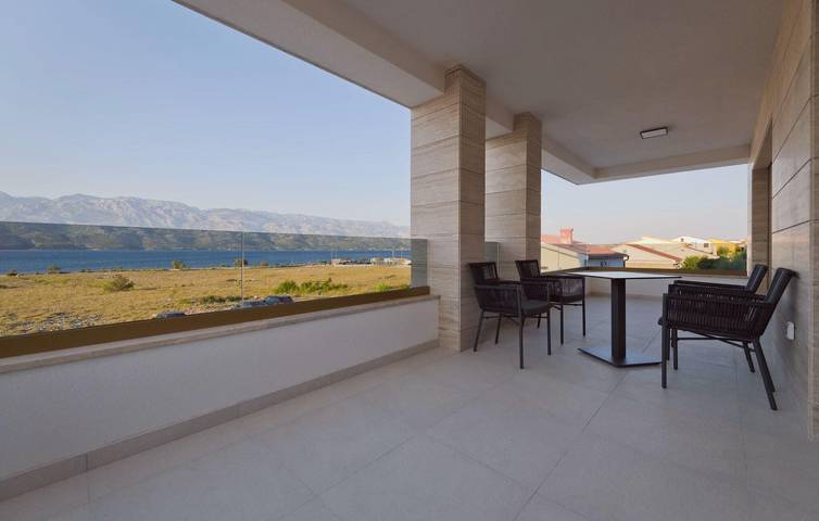 Ferienhaus für 10 Personen, mit Terrasse und Garten sowie Pool in Razanac - 3