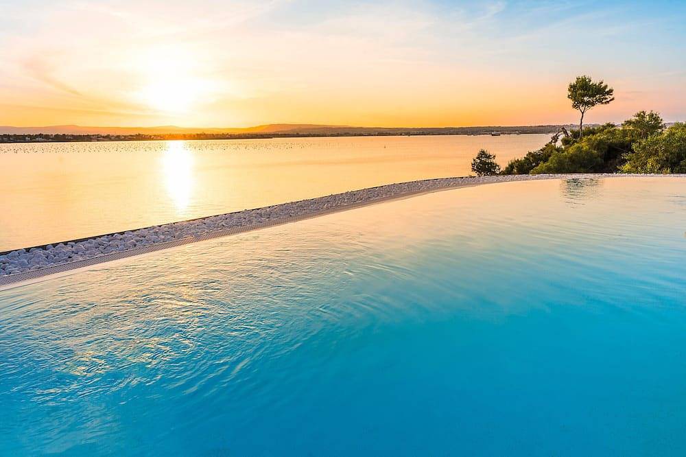 Luxury  villa with pool, Jacuzzi and direct access to the sea, Di Casa In Sicilia in Isola (Italien), Syrakus