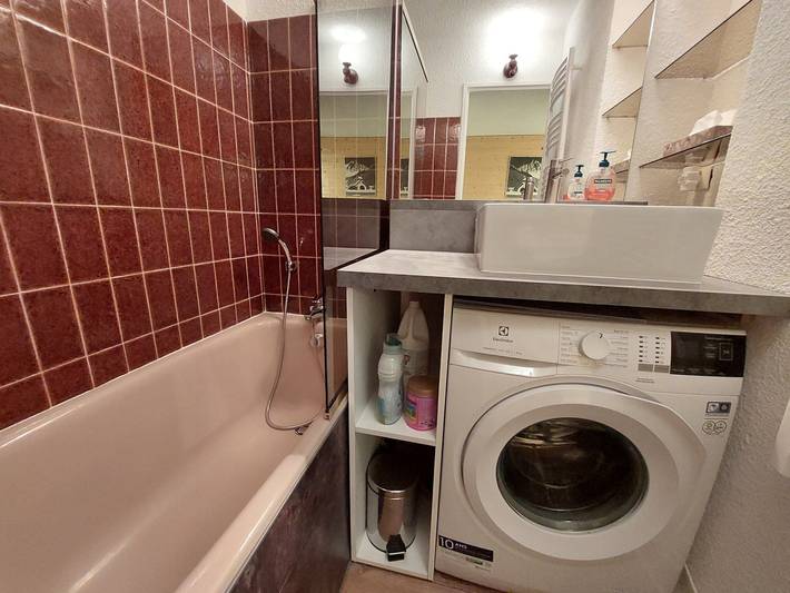 Studio entier, Studio calme avec balcon, près des pistes, parking inclus in Mont-de-Lans, Les Deux Alpes