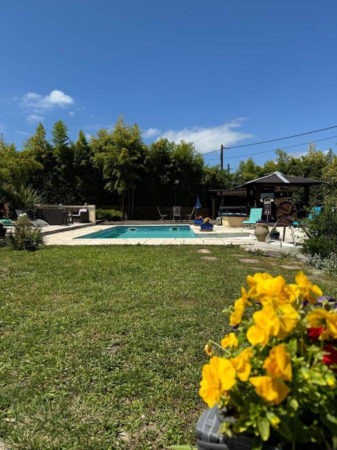 Location de vacances pour 3 personnes, avec piscine et vue ainsi que terrasse et jardin à Levens - 3