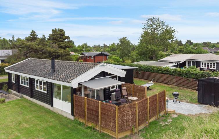 Feriehus for 6 personer, med terrasse og hage i Danmark