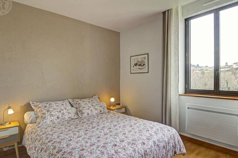 Gîte spacieux moderne avec wifi et terrasse in Saint-Paul-en-Jarez, Parc Naturel Régional du Pilat