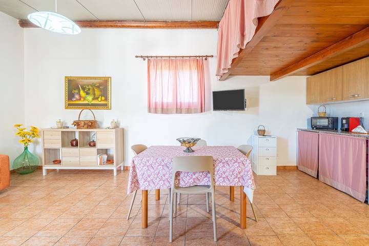Appartamento intero, Appartamento 'Nonna Rosa' con terrazza privata, giardino in comune e aria condizionata in Granelli, Pachino