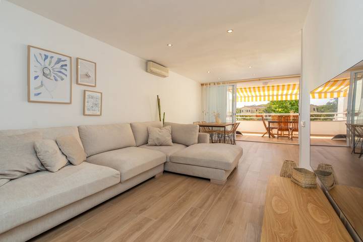 Apartamento entero, Apartamento vacacional 'Brava Beach' con piscina compartida, terraza privada y Wi-Fi in Platja d'Aro, Costa Brava