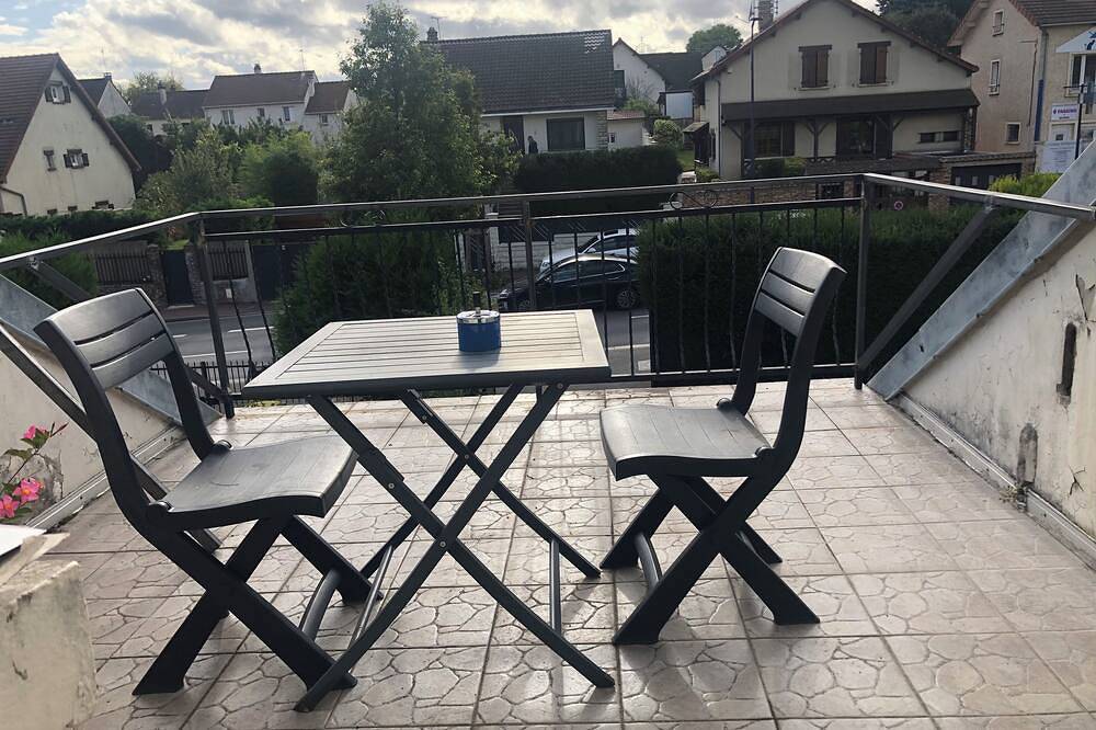 Near Disneyland Paris / 4 bedrooms and living room -12 minutes from Paris <br><br> in Chelles, Seine-et-Marne