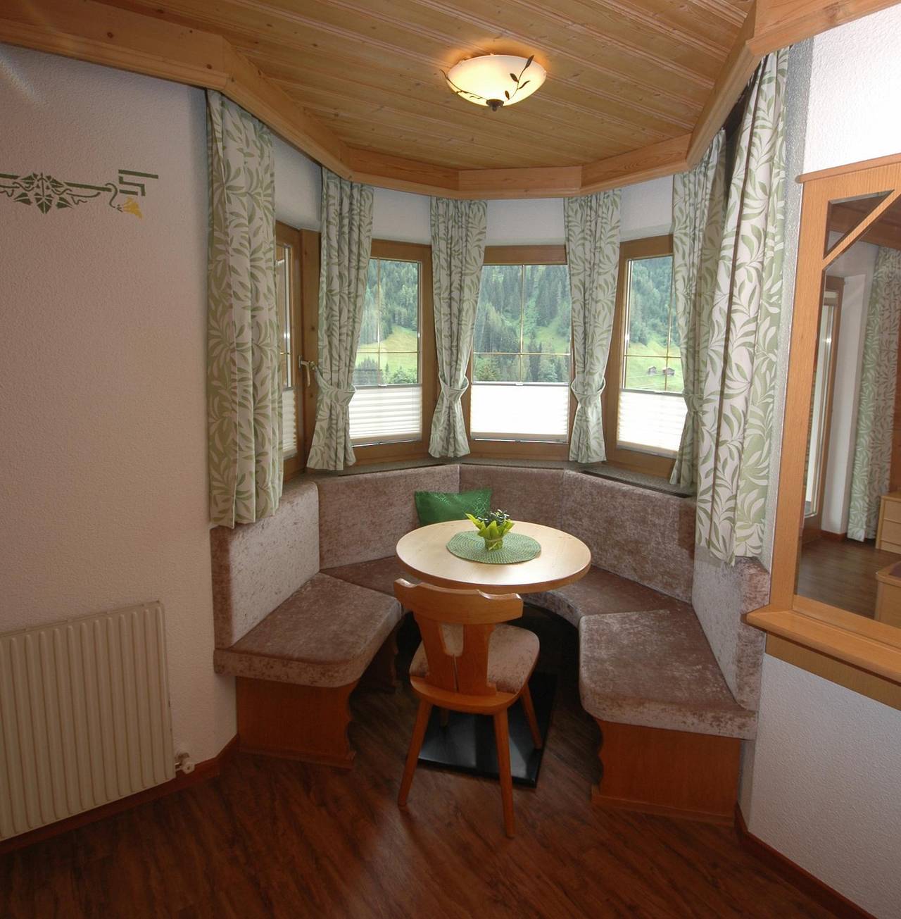 Ganze Ferienwohnung, Erkerzimmer in Kappl, Verwall