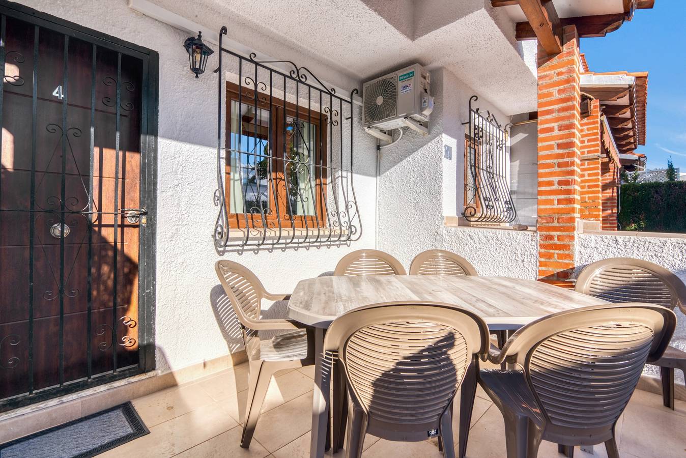 Ferienhaus 'Casa Claudia' mit Gemeinschaftspool, Wi-Fi und Klimaanlage in Almadrava, Costa Blanca