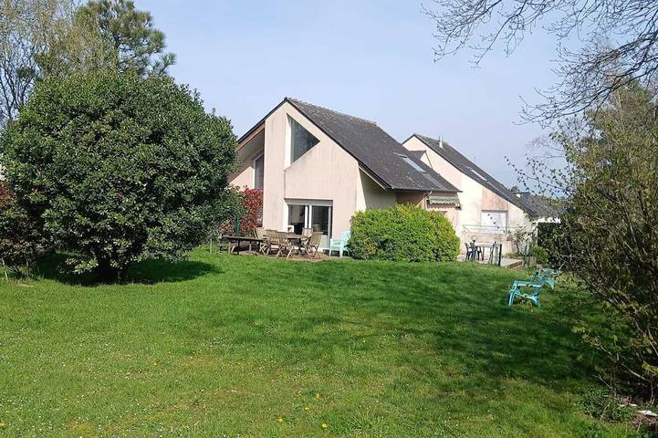 Maison de vacances pour 23 personnes, avec terrasse ainsi que jacuzzi et jardin