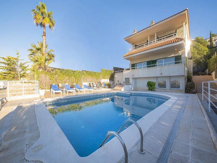 Casa rural para 11 personas, con terraza y piscina, Se admiten mascotas en Sitges - 2