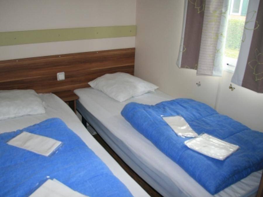 Flower Camping du Port Caroline - Mobile home 6 persons - Standard 3 bedrooms 34m² + uncovered terrace in Loire-Authion, Angers region