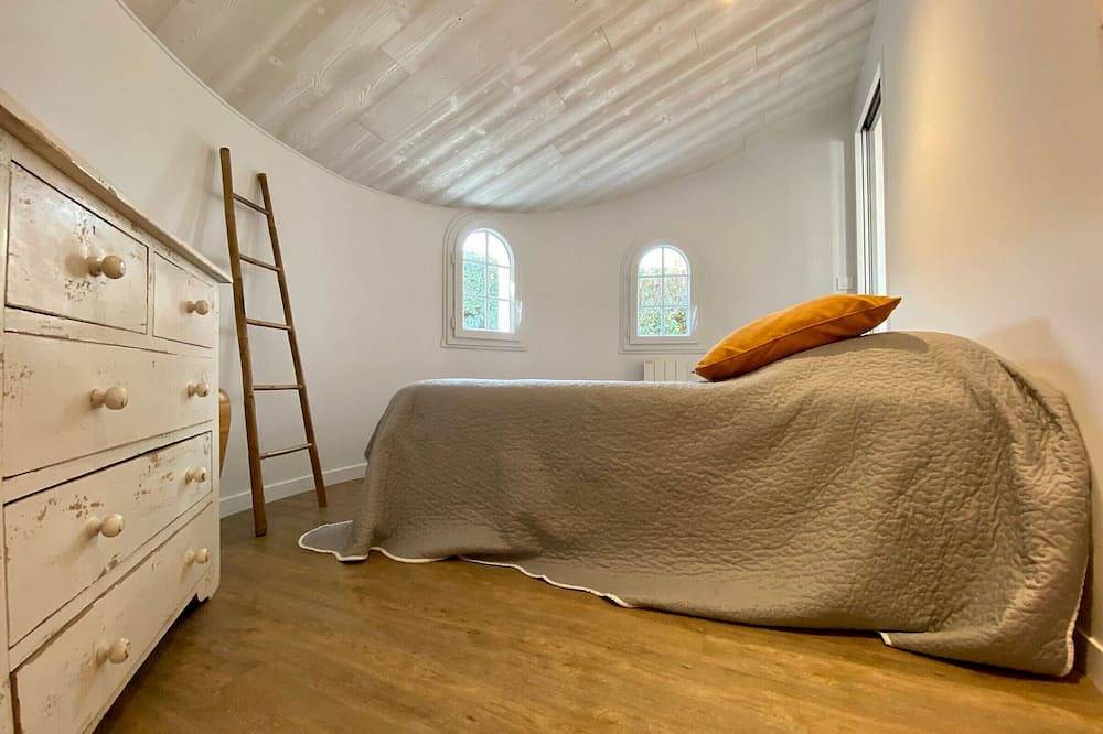 Casa renovada con terraza y jardín cercado a 30m del mar, aparcamiento, wifi in Les Moutiers-en-Retz, Côte de Jade