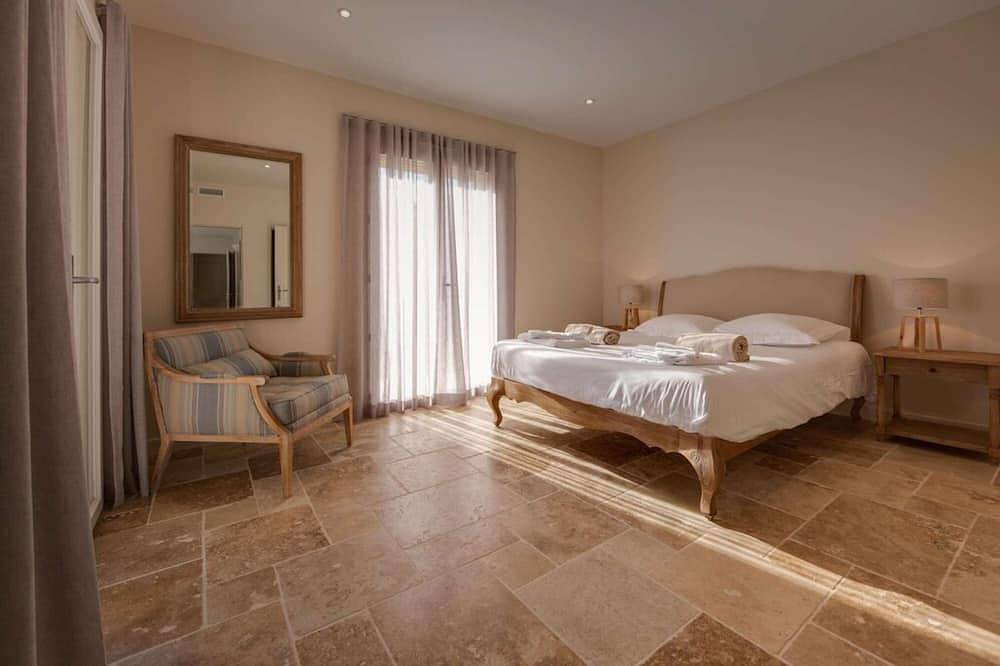 Villa 16, Luxury 3 Bett, 3 Bad Villa, beheizter Pool auf Chateau Anwesen mit Reben in Castelnau-de-Montmiral, Albi und Umgebung