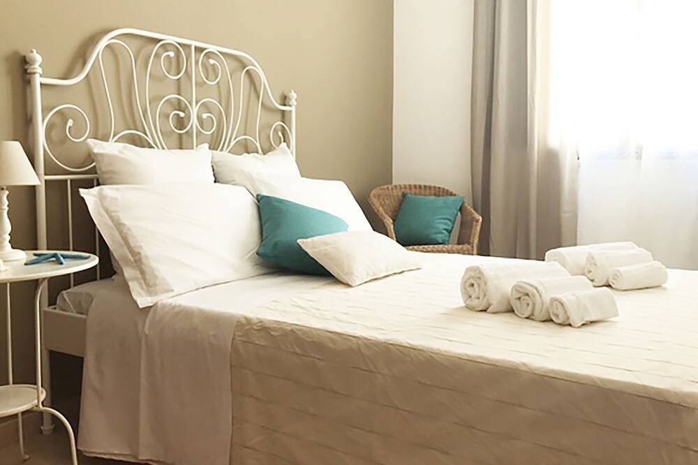 Entire apartment, The Most Beautiful House - Authentic Charm of Sicily in Custonaci, Trapani Province