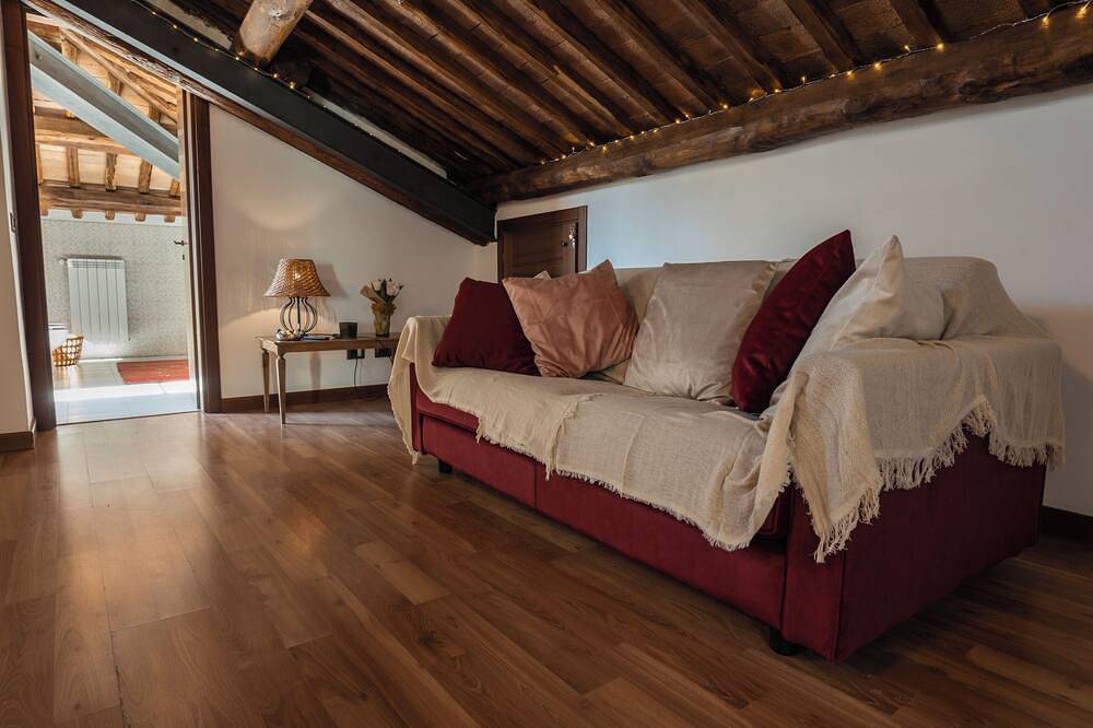 Entire apartment, Cozy attic in a prestigious historic building, medieval center Viterbo in Viterbo, Viterbo Province