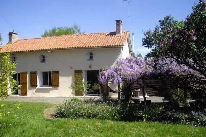 Location de vacances pour 4 personnes, avec Jardin à La Chapelle-Thireuil