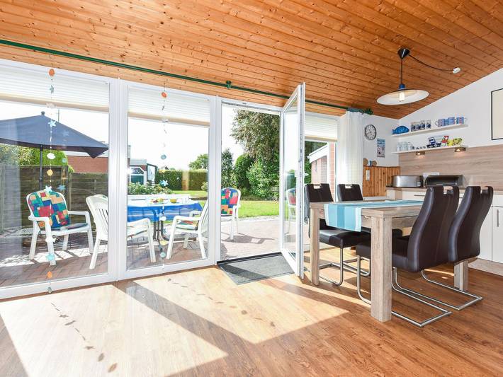 Ferienhaus für 4 Personen, mit Terrasse und Garten, kinderfreundlich in Bensersiel - 3