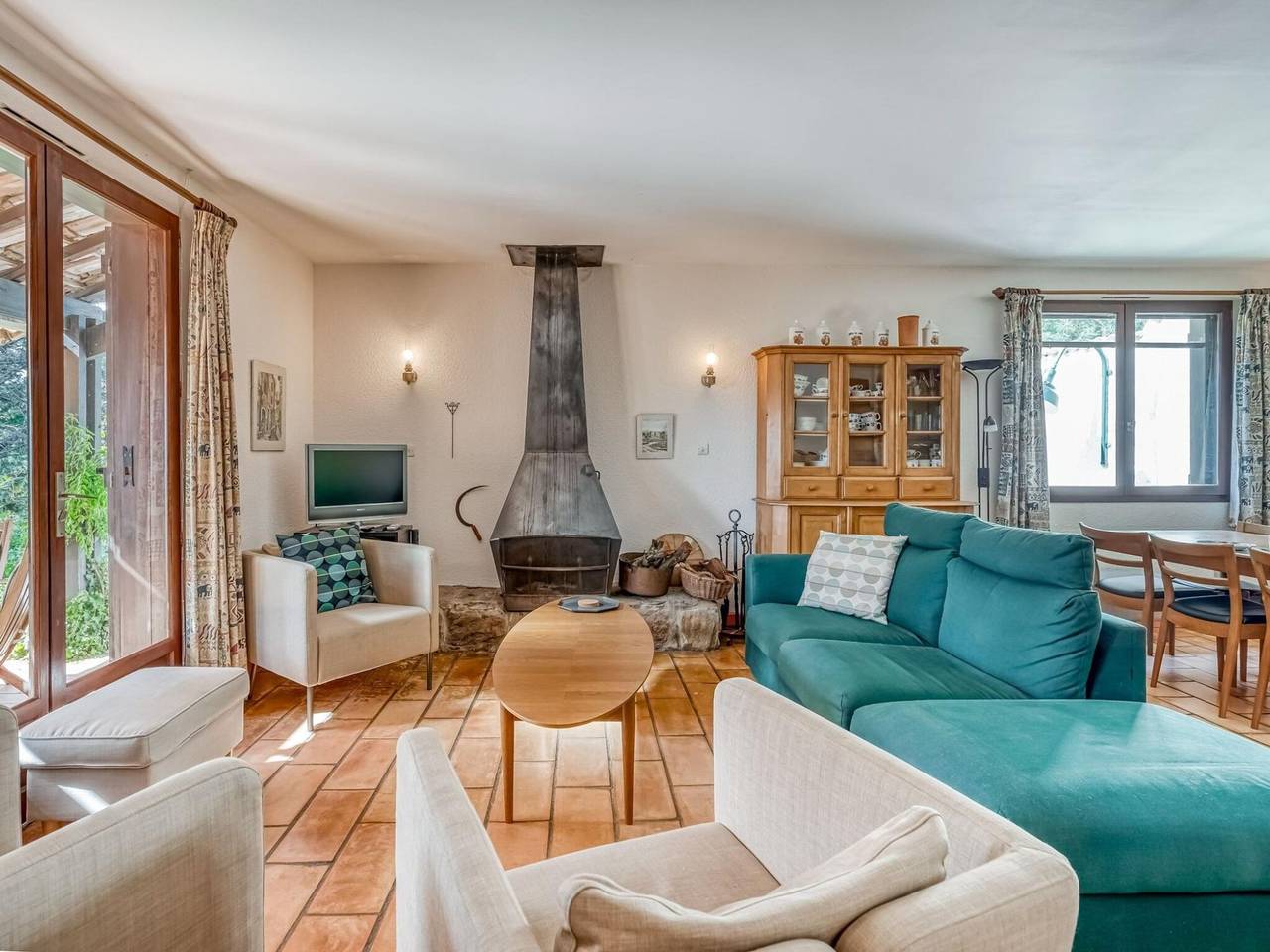 Delightful villa in Prades-sur-Vernazobre with Private Pool in Prades-sur-Vernazobre, Region de Béziers