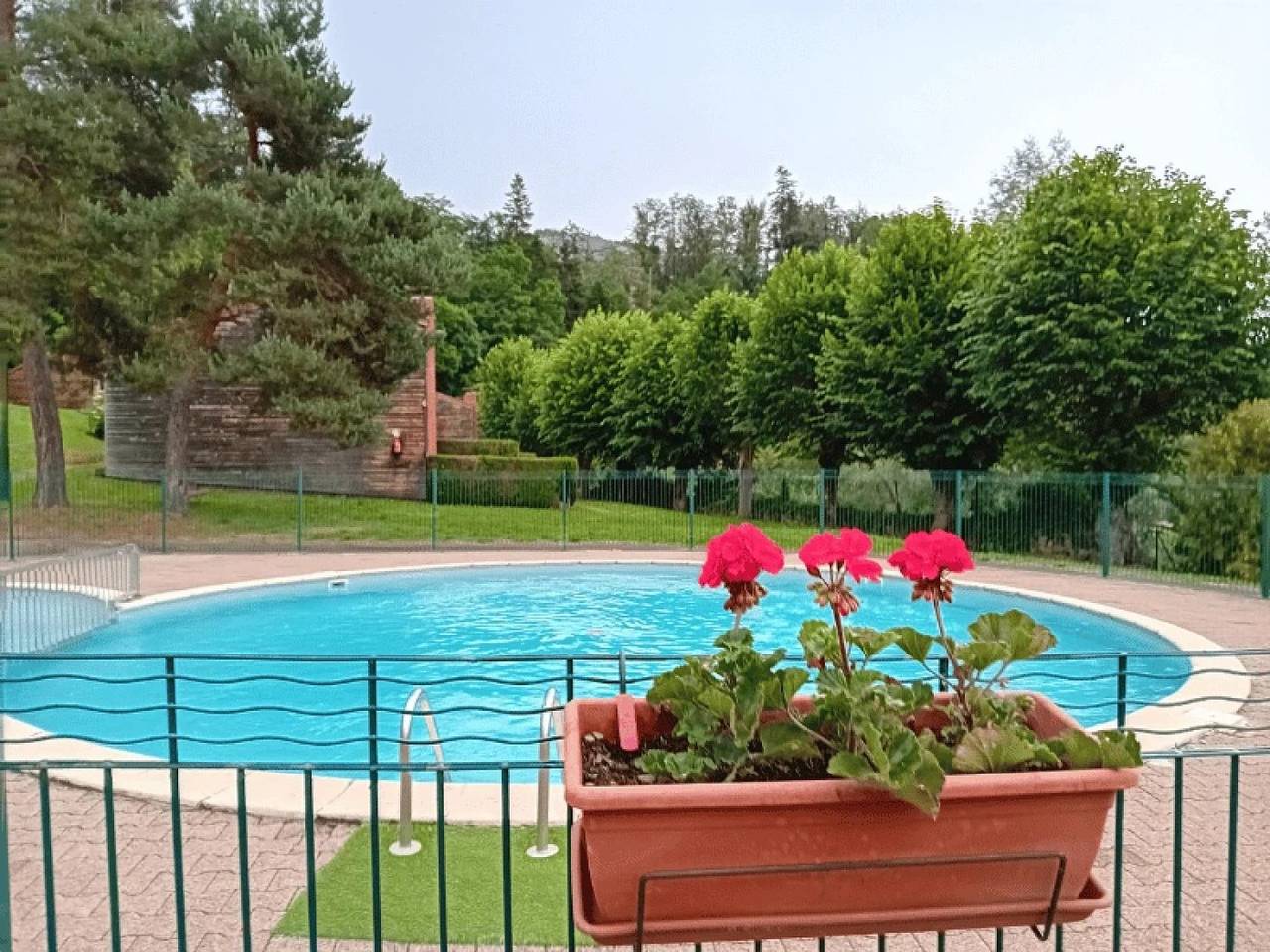 Zecamping 3* locatif Tv 34m2 2 pers in Vorey, Haute-Loire