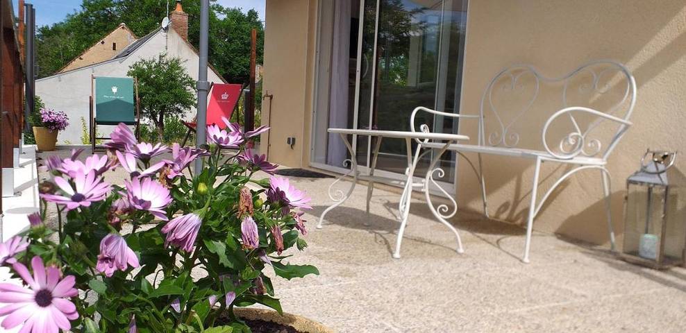 Appartement entier, One-Bedroom Apartment in Pérassay, Région de La Châtre