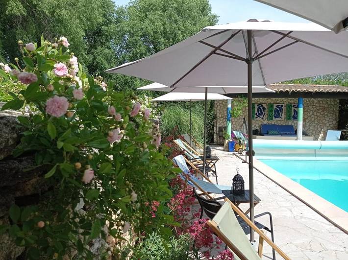 Location de vacances pour 3 personnes, avec piscine ainsi que jacuzzi et jardin dans Le Gardon A Collias Collias - 3