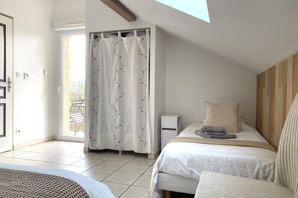 Entire apartment, Apartment Tangara with balcony in Lagnieu, Belley