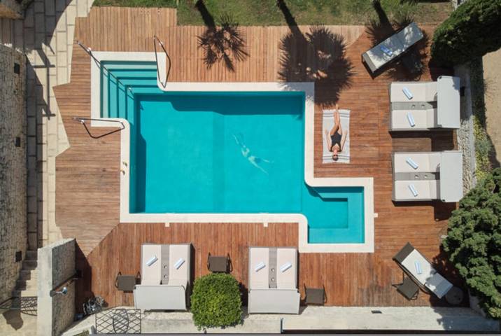 Villa pour 14 personnes, avec balcon/terrasse et piscine, adapté aux familles à Supetar - 2