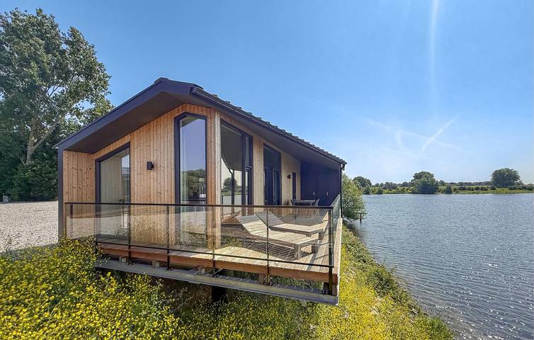 Ferienhaus für 4 Personen, mit Terrasse und Seeblick in den Niederlande