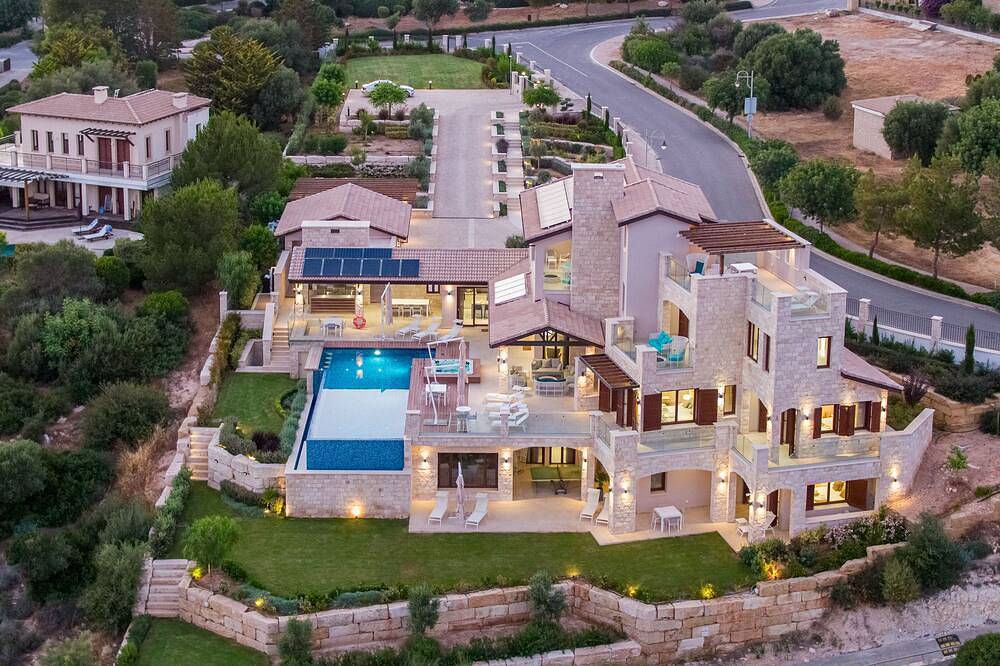 Villa Elea, New Deluxe Golf Villa in Aphrodite Hills - 6 Bedrooms, 7 Bathrooms. in Kouklia Pafou, Chypre du Sud