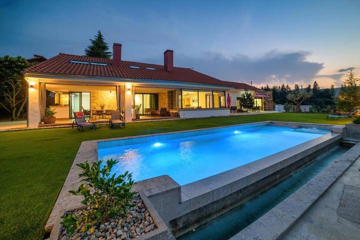 Apartamento de vacaciones para 4 personas, con Terraza y Jacuzzi además de Jardín y Piscina en La Vera