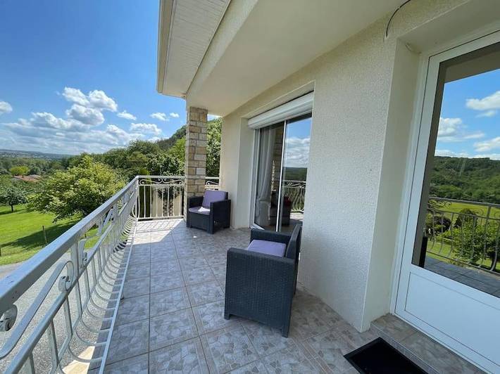 Location de vacances pour 6 personnes, avec vue ainsi que piscine et terrasse, animaux acceptés à Fumel - 3