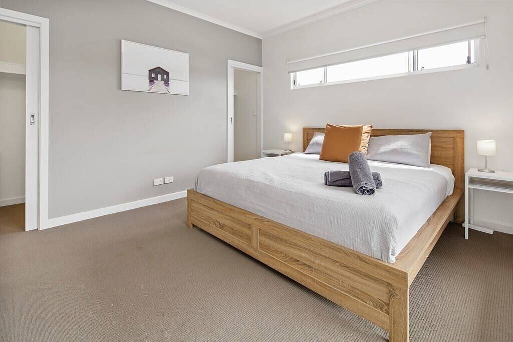 Jo's Sanctuary- 4 Bdrms, Sleeps 10, Beach & scrub in Aldinga Beach, City of Onkaparinga