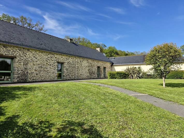 Gîte pour 15 personnes, avec terrasse et jardin
