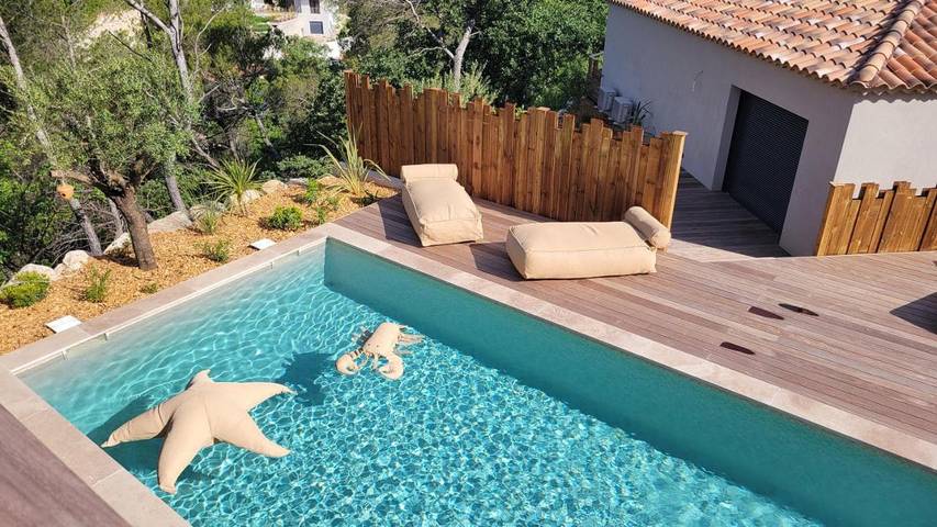 Alojamiento y desayuno para 2 personas, con jardín y piscina además de terraza y jacuzzi - 1