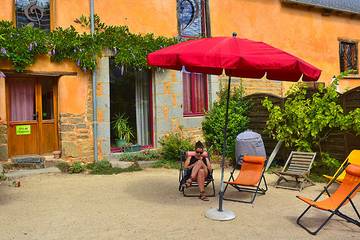 Gîte pour 15 personnes, avec piscine et jardin à Québriac