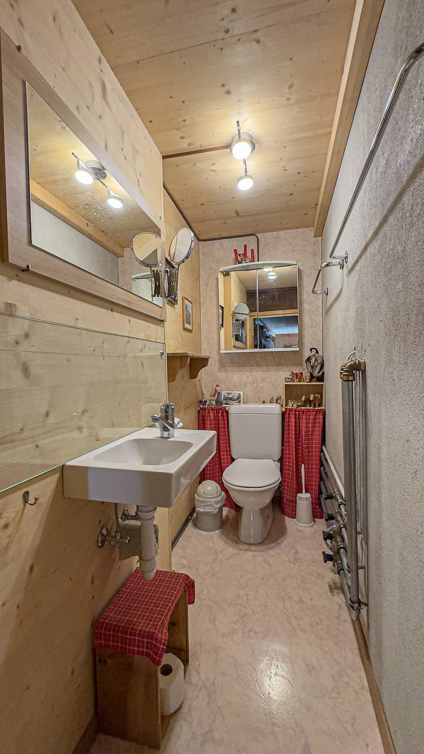 B&B Chalet La Pivoine - Chambre simple in Rossinière, Pays-d'Enhaut Region