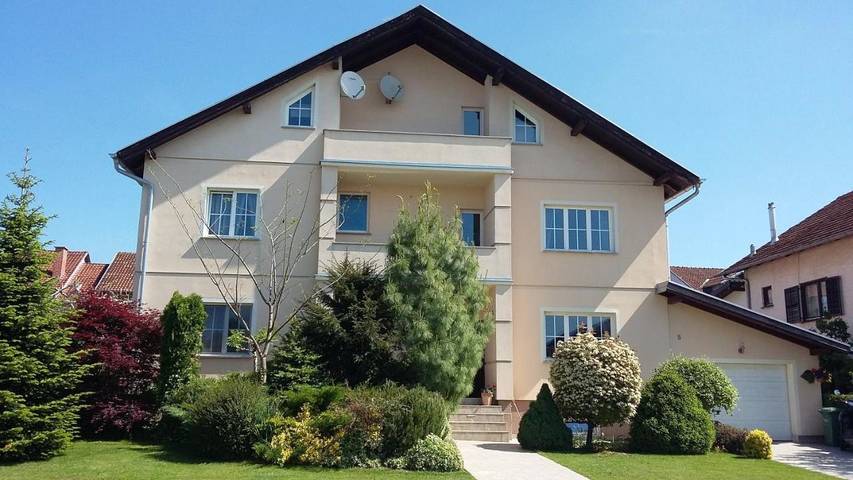 Ferienwohnung für 5 Personen, mit Balkon und Terrasse sowie Garten und Ausblick