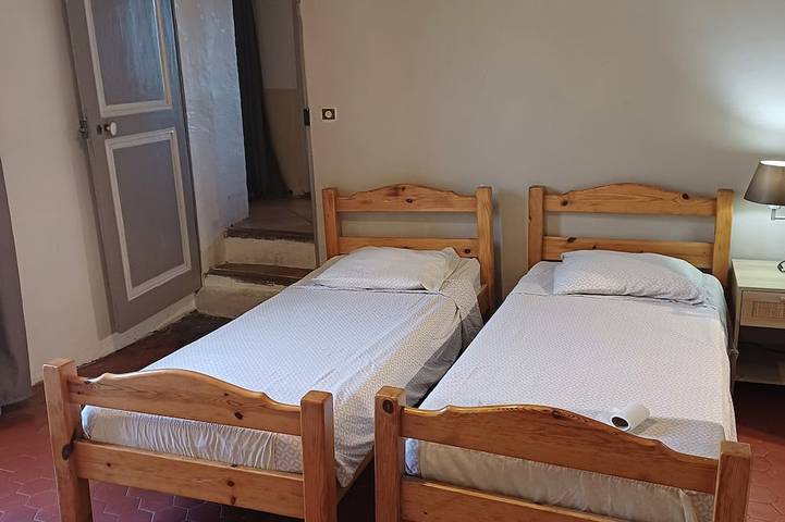 Gîte pour 13 personnes, avec jardin et terrasse à Ongles - 4