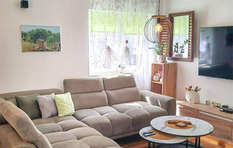 Ganze Ferienwohnung, Modernes Apartment mit 2 Schlafzimmern und Terrasse in der Nähe der Küste von Ploče und des Sees in Dubrovnik-Neretva