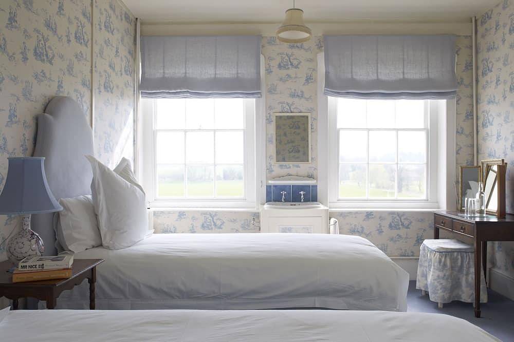 Ardington House, Georgian Manor House for up to 25 people, rural setting in North Wessex Downs