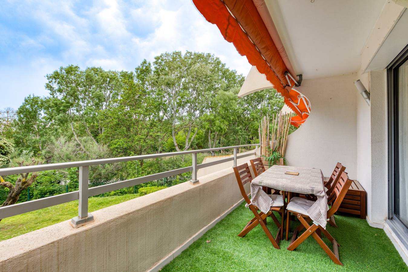 Apartamento entero, “Sunshine” con terraza privada y aire acondicionado in Le Couchant, La Grande-Motte