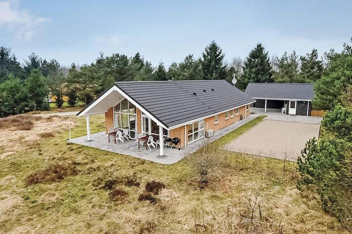 Ferienhaus für 12 Personen, mit Terrasse und Garten in Kølkær