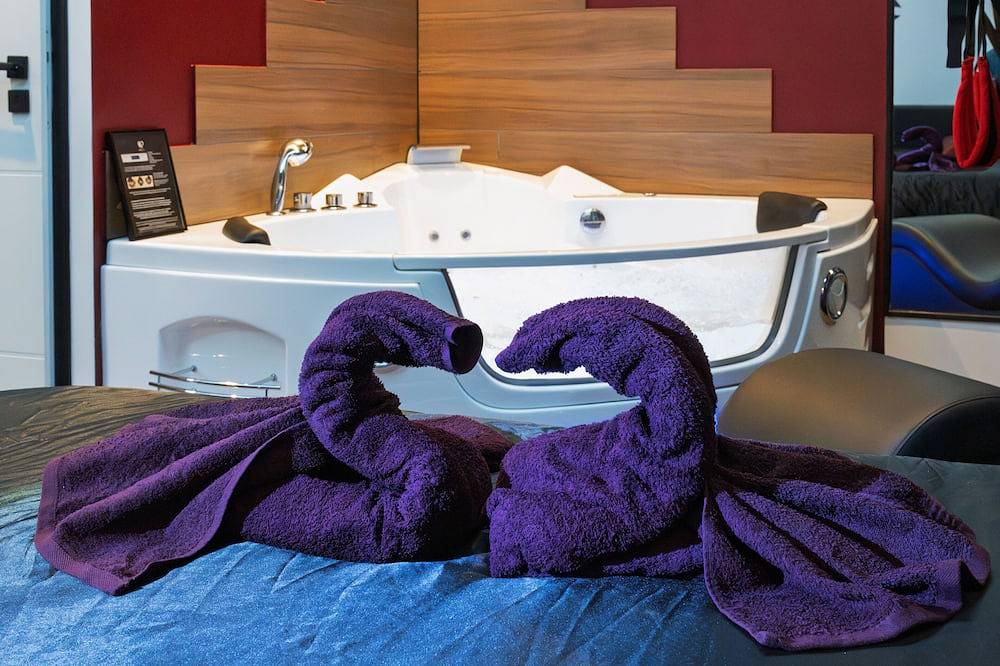 Apartamento entero, ✨Unique and romantic suite with private spa✨ in Voiron, Isère