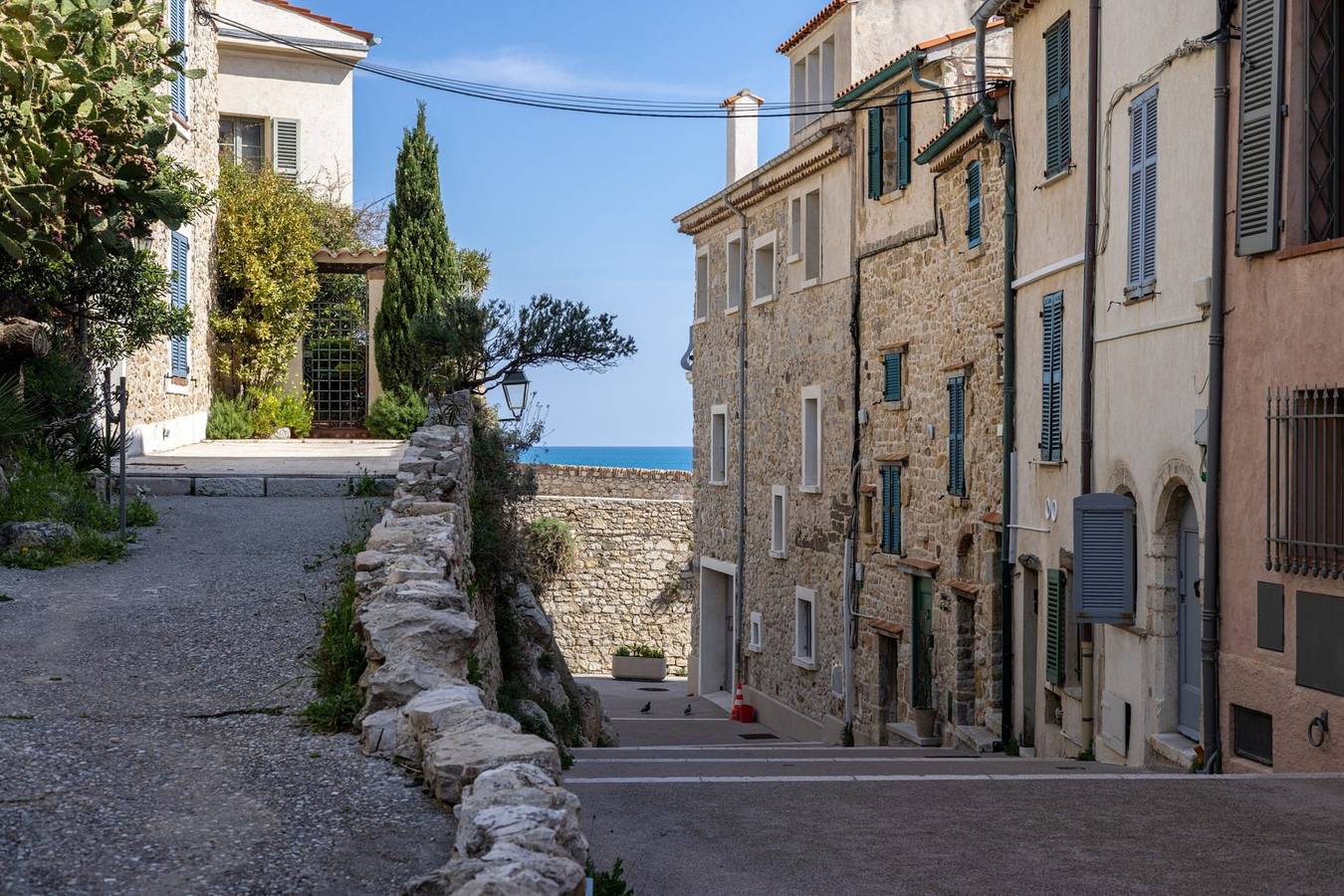 Entire studio, (018) Le Nid des Remparts in Antibes, Mediterranean Coast (France)