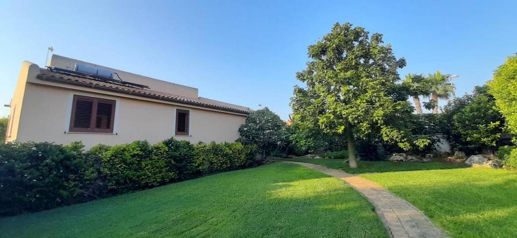 Casa vacanza per 6 persone, con panorama e giardino, adatto a famiglie con bambini in Petrosino
